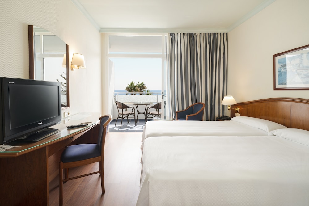 VIK Hotel San Antonio — Hotel rooms in Puerto del Carmen, Canary Islands