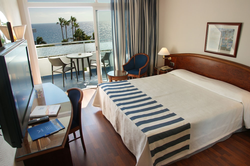 VIK Hotel San Antonio — Hotel rooms in Puerto del Carmen, Canary Islands