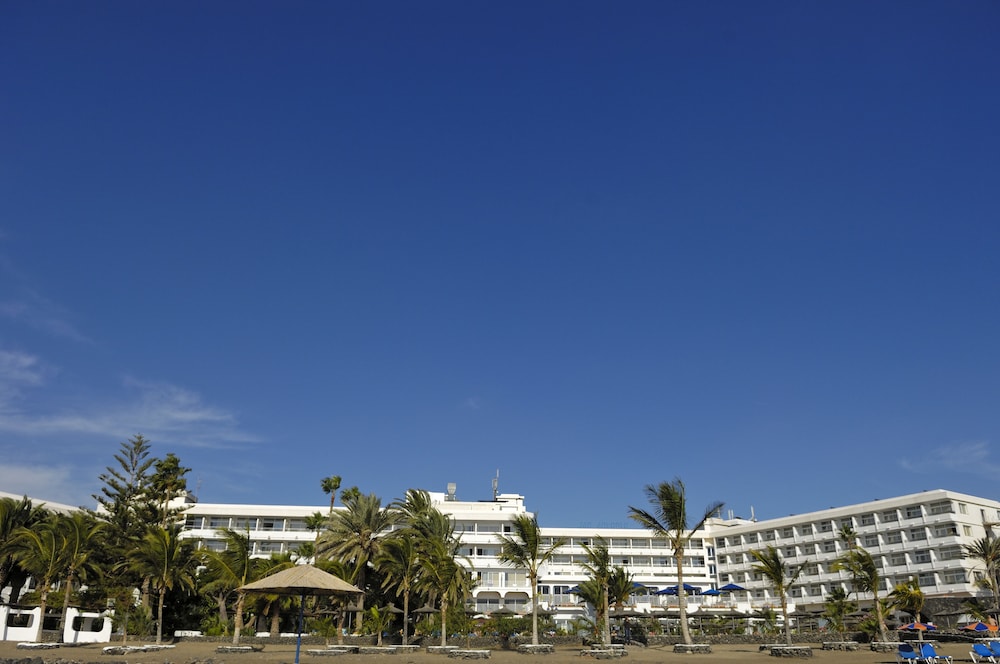 VIK Hotel San Antonio — Hotel building in Puerto del Carmen, Canary Islands