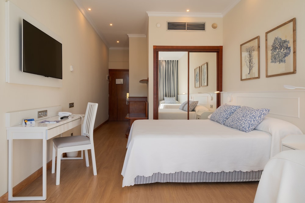 VIK Hotel San Antonio — Hotel rooms in Puerto del Carmen, Canary Islands