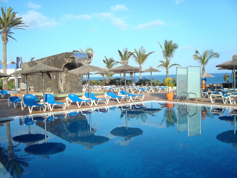 VIK Hotel San Antonio — Swimming pool in Puerto del Carmen, Canary Islands