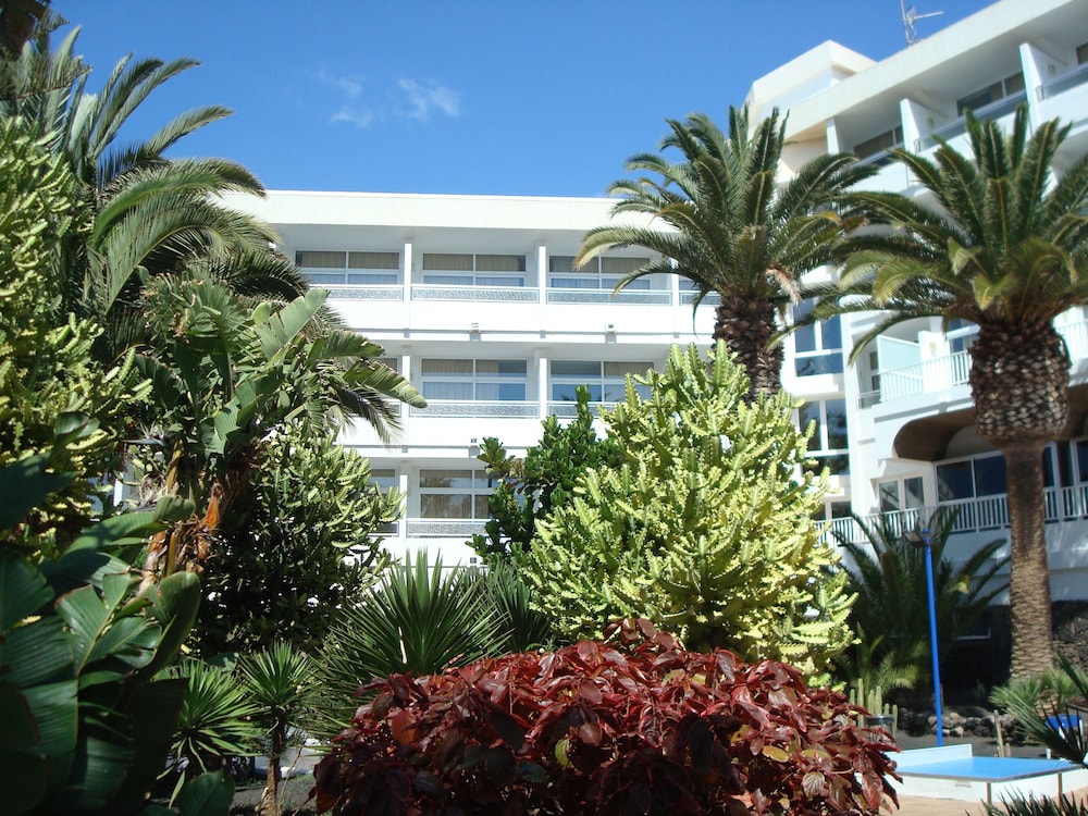 VIK Hotel San Antonio — Hotel building in Puerto del Carmen, Canary Islands