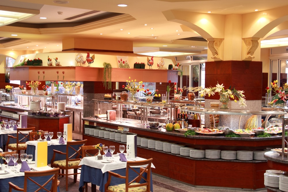 VIK Hotel San Antonio — Restaurant & bars in Puerto del Carmen, Canary Islands