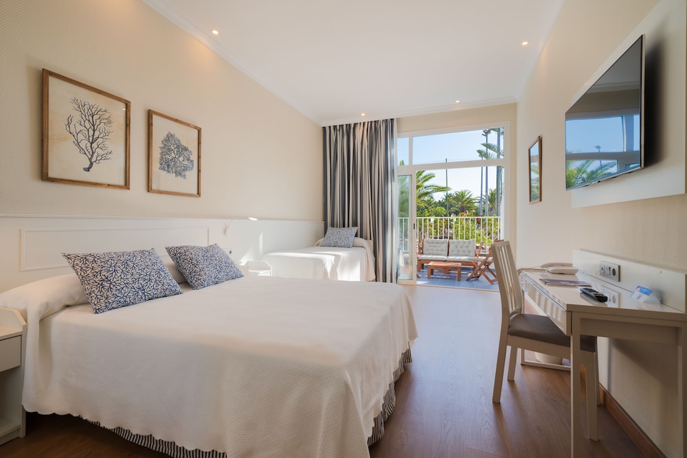 VIK Hotel San Antonio — Hotel rooms in Puerto del Carmen, Canary Islands