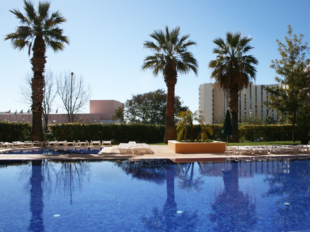 Portobelo Vilamoura Hotel — Swimming pool in Vilamoura, Faro