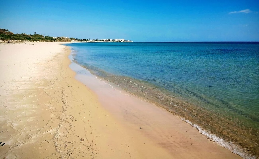 Hotel Dar Khayam — Beach in Hammamet, Nabeul