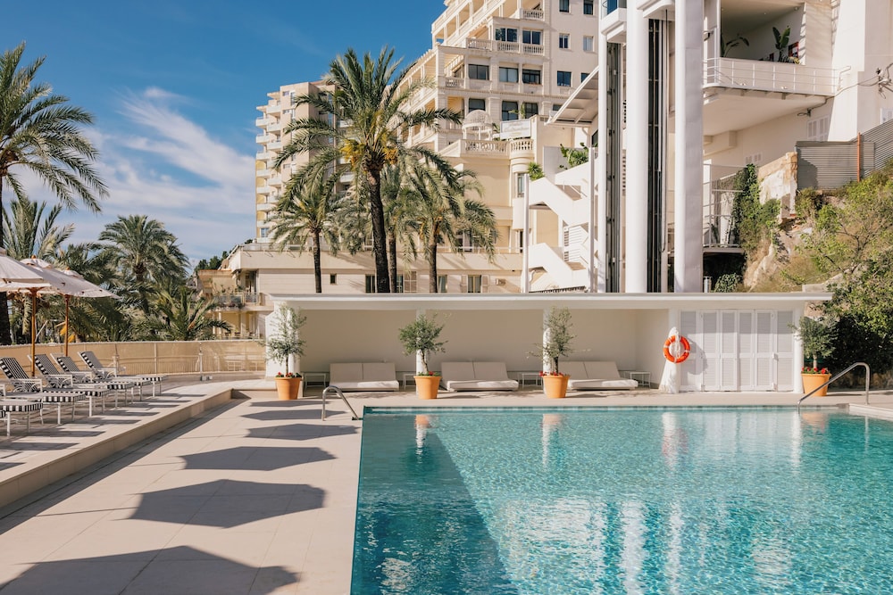 Hotel Victoria Gran Meliá — Swimming pool in Palma de Mallorca, Balearic Islands