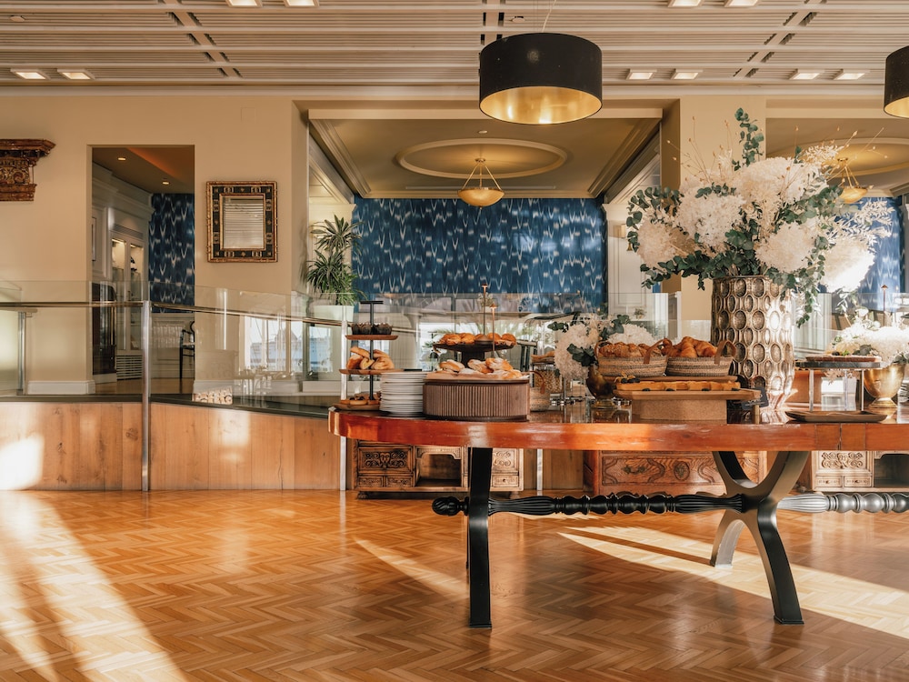 Hotel Victoria Gran Meliá — Restaurant & bars in Palma de Mallorca, Balearic Islands