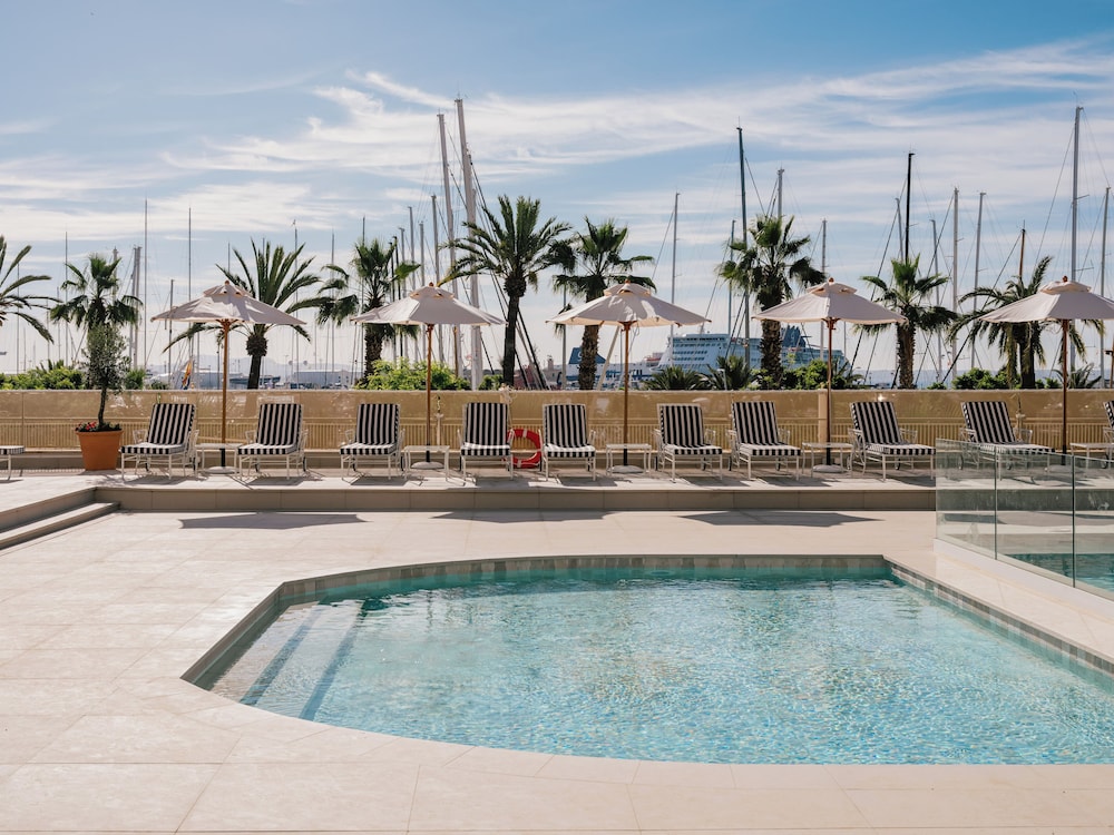 Hotel Victoria Gran Meliá — Swimming pool in Palma de Mallorca, Balearic Islands