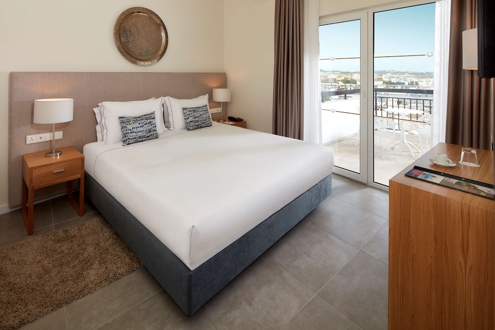 NH Lagos Algarve Resort — Hotel rooms in Lagos, Faro