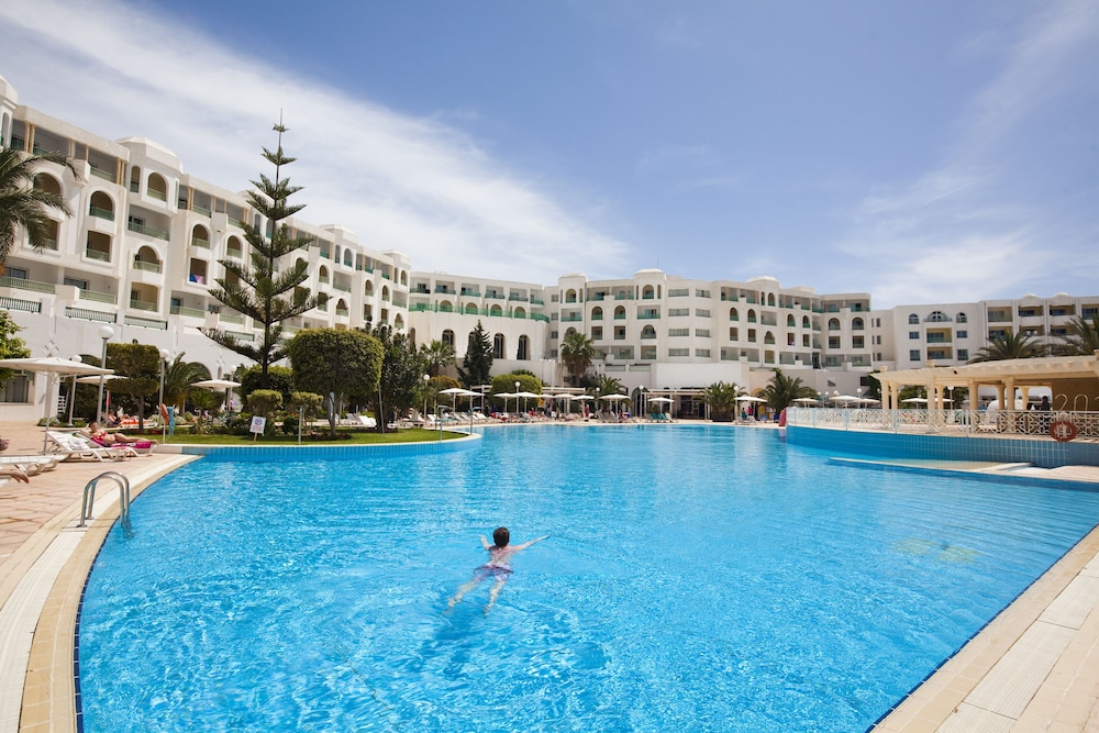 El Mouradi Hammamet — Swimming pool in Hammamet, Nabeul