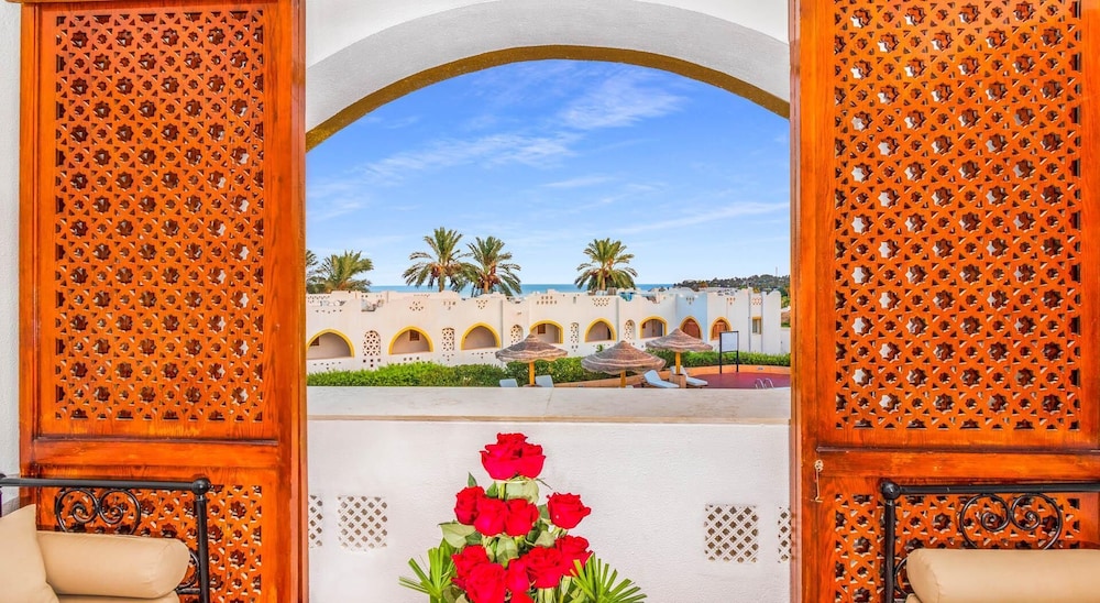 Domina Coral Bay Resort, Diving , Spa & Casino — Hotel building in Sharm El Sheikh, South Sinai