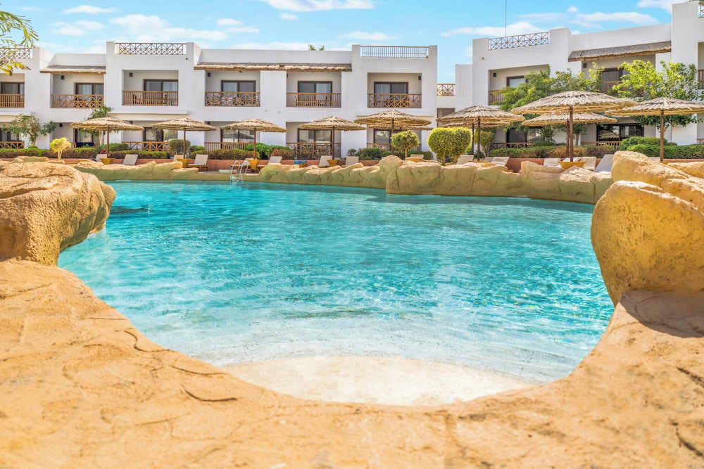 Domina Coral Bay Resort, Diving , Spa & Casino — Swimming pool in Sharm El Sheikh, South Sinai
