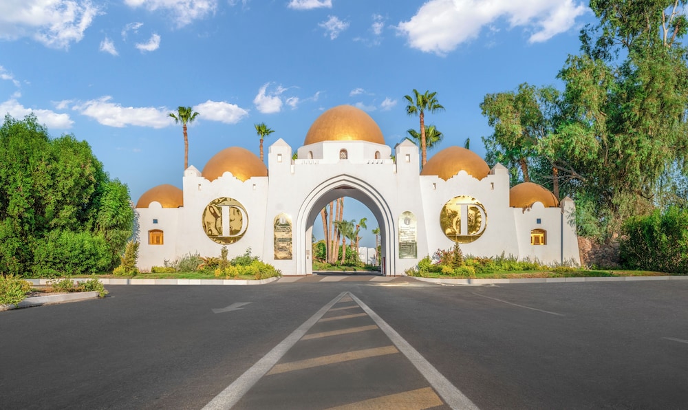 Domina Coral Bay Resort, Diving , Spa & Casino — Hotel building in Sharm El Sheikh, South Sinai