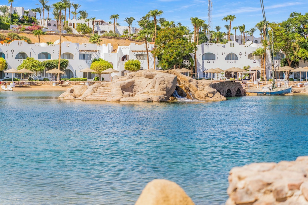 Domina Coral Bay Resort, Diving , Spa & Casino — Hotel building in Sharm El Sheikh, South Sinai