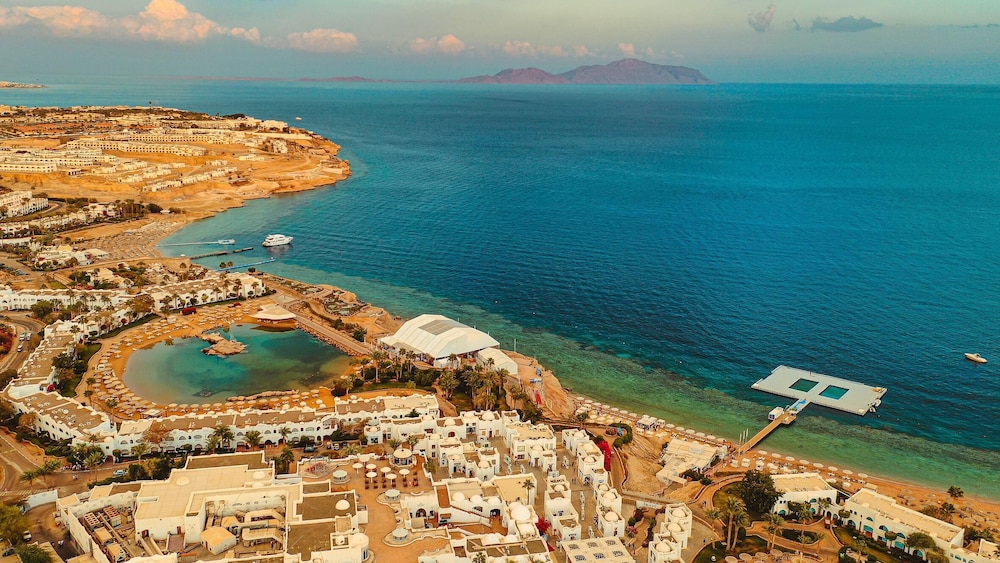 Domina Coral Bay Resort, Diving , Spa & Casino — Hotel building in Sharm El Sheikh, South Sinai