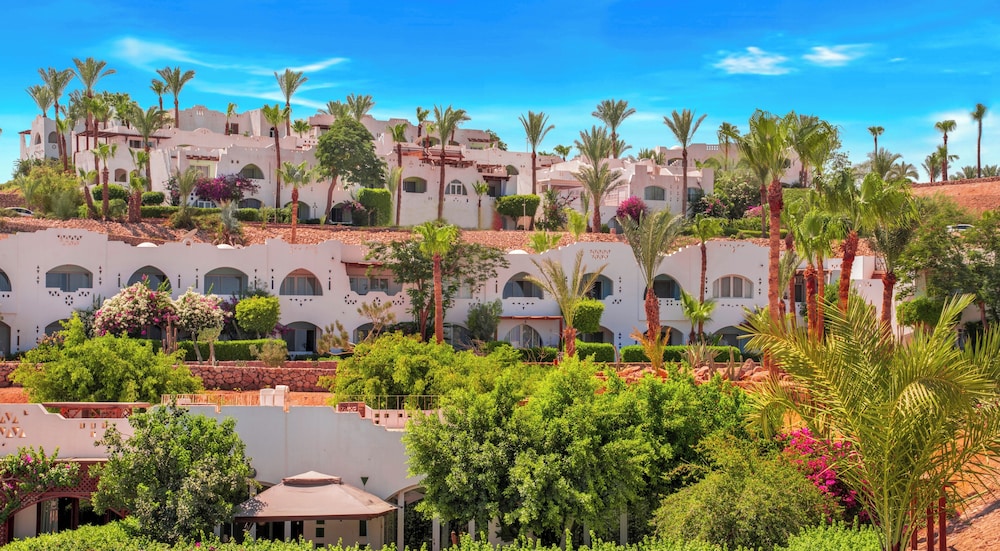 Domina Coral Bay Resort, Diving , Spa & Casino — Hotel building in Sharm El Sheikh, South Sinai