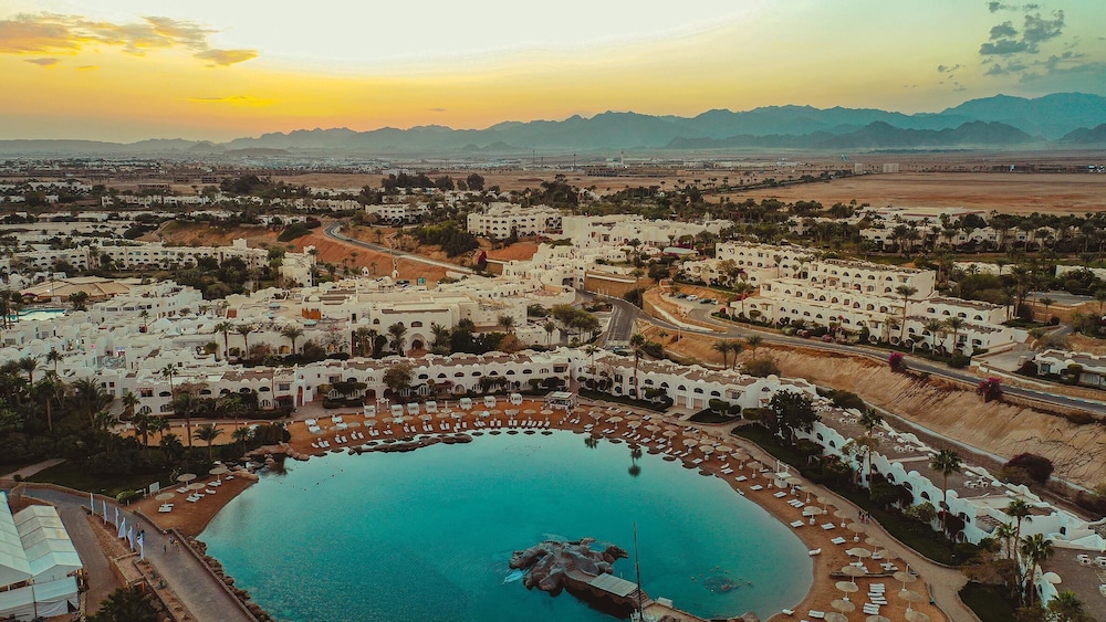 Domina Coral Bay Resort, Diving , Spa & Casino — Hotel building in Sharm El Sheikh, South Sinai