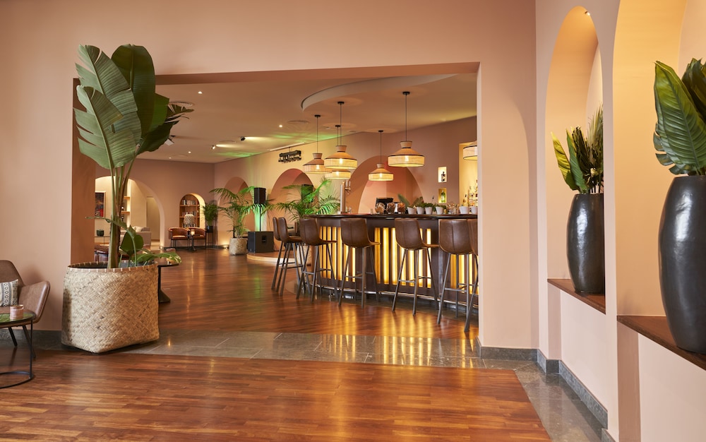 Porto Mare Hotel, by PortoBay — Hotel building in Funchal, Madeira