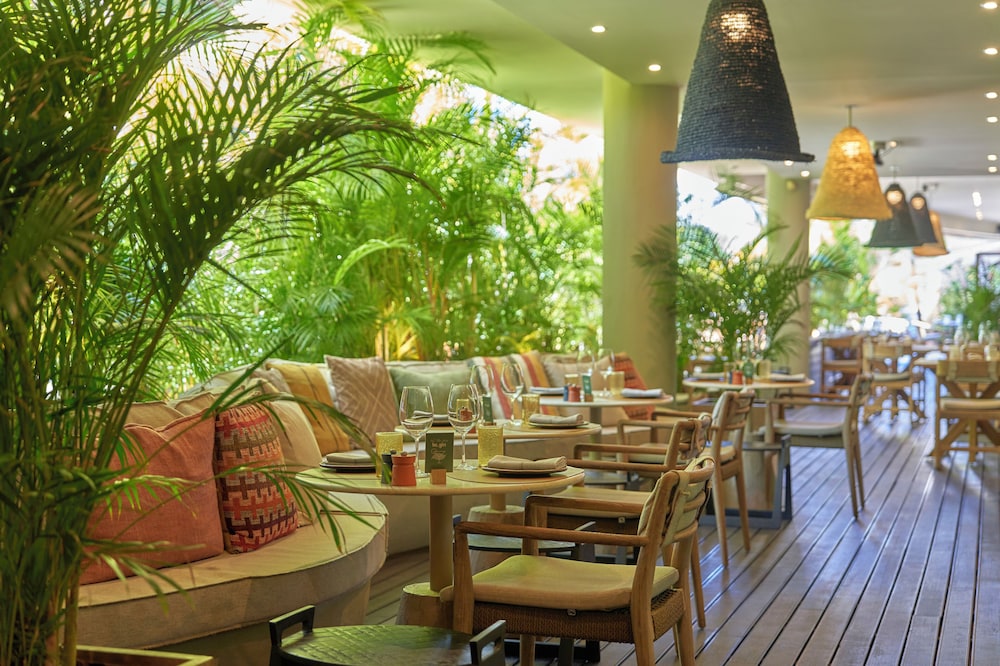 Porto Mare Hotel, by PortoBay — Restaurant & bars in Funchal, Madeira