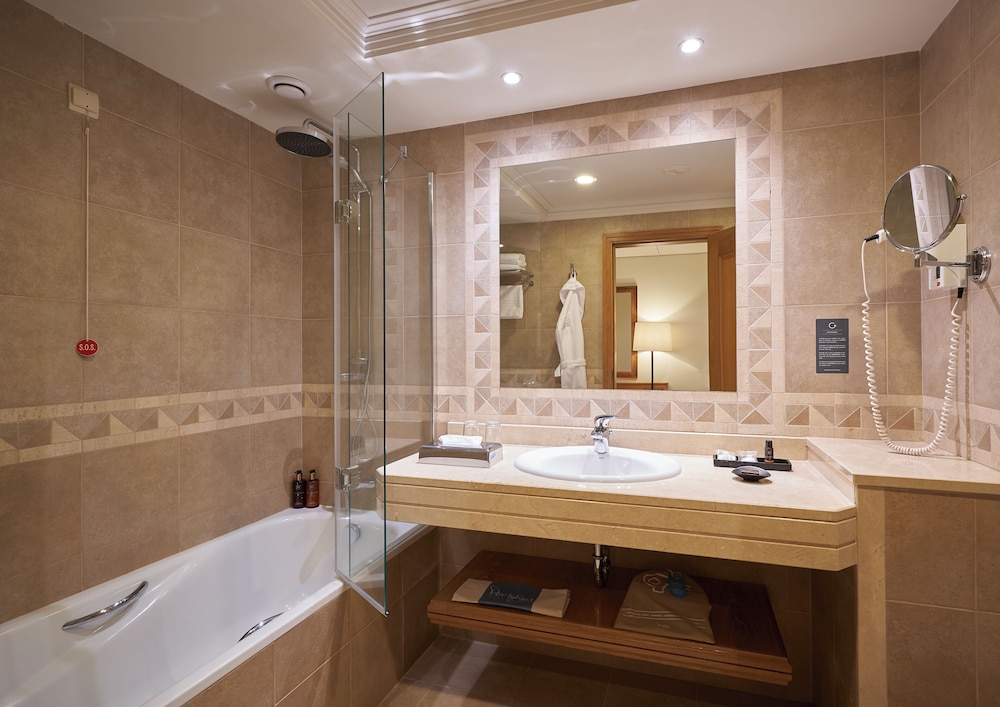 Porto Mare Hotel, by PortoBay — Hotel rooms in Funchal, Madeira