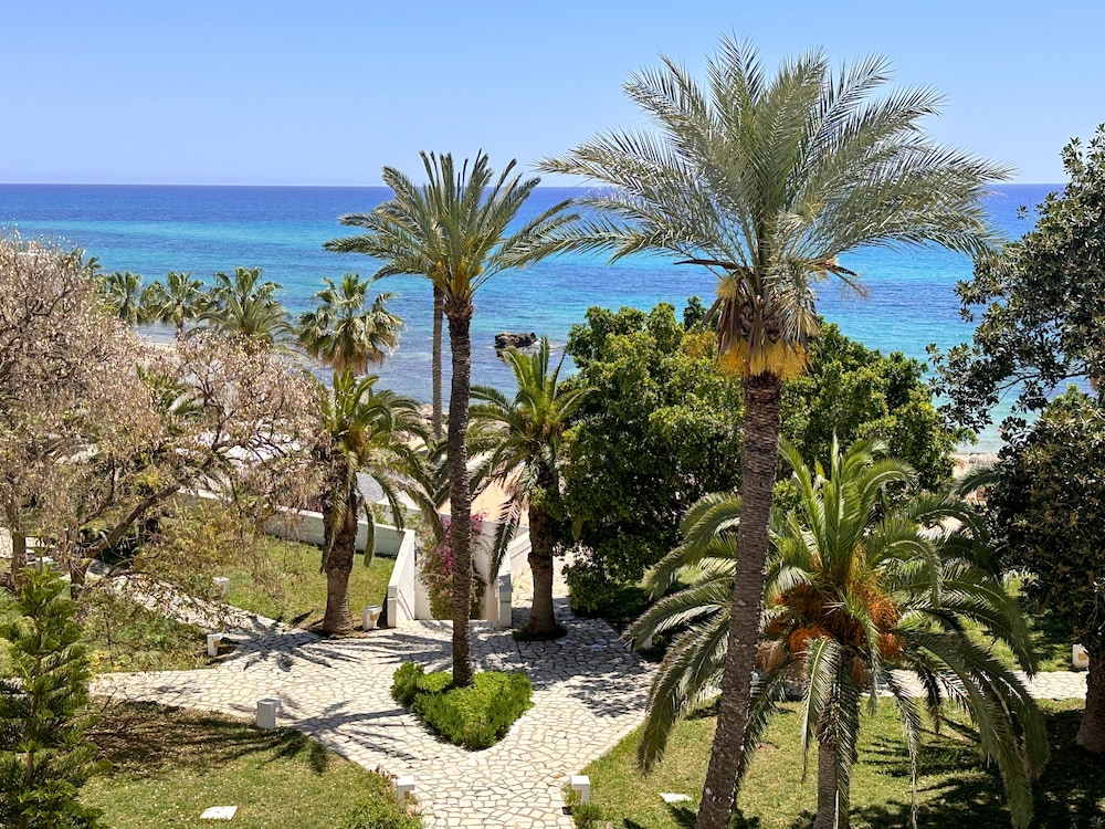Hotel Bel Azur Thalasso & Bungalows — Beach in Hammamet, Nabeul