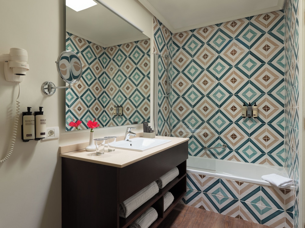 H10 Las Palmeras — Hotel rooms in Playa de las Americas, Canary Islands