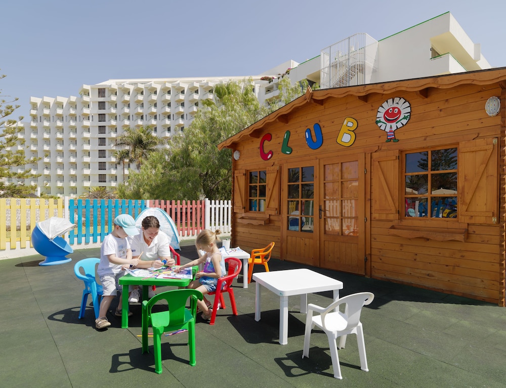 H10 Las Palmeras — Attractions for children in Playa de las Americas, Canary Islands