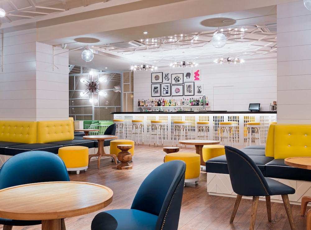 H10 Las Palmeras — Restaurant & bars in Playa de las Americas, Canary Islands