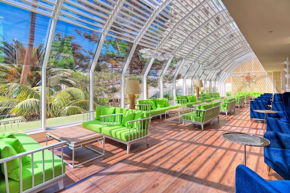 H10 Las Palmeras — Restaurant & bars in Playa de las Americas, Canary Islands