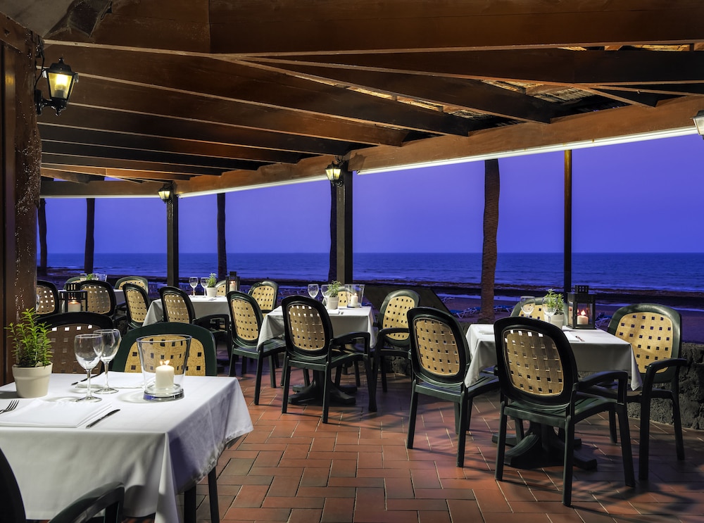 H10 Las Palmeras — Restaurant & bars in Playa de las Americas, Canary Islands