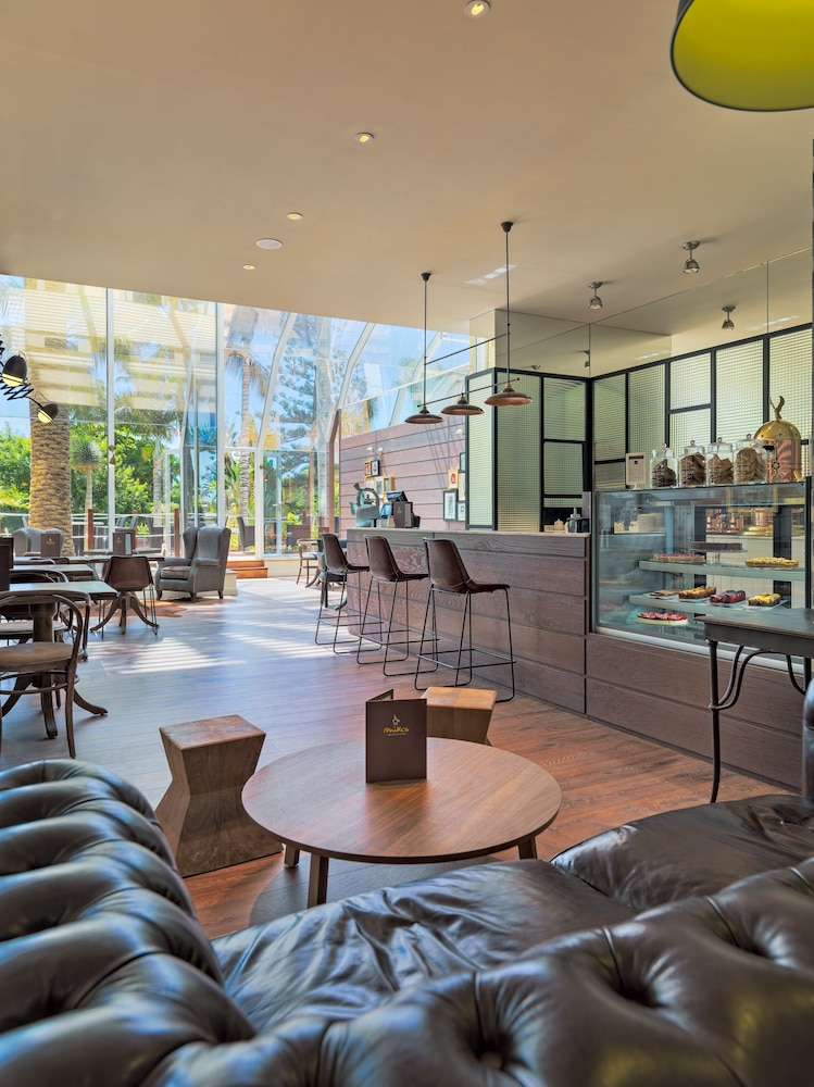 H10 Las Palmeras — Restaurant & bars in Playa de las Americas, Canary Islands