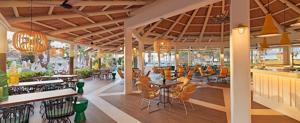 H10 Las Palmeras — Restaurant & bars in Playa de las Americas, Canary Islands