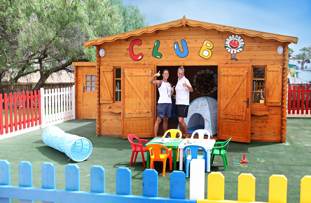 H10 Las Palmeras — Attractions for children in Playa de las Americas, Canary Islands