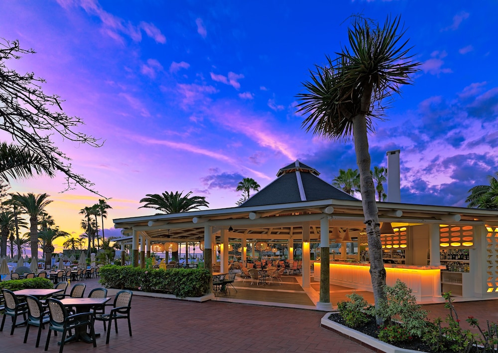 H10 Las Palmeras — Restaurant & bars in Playa de las Americas, Canary Islands