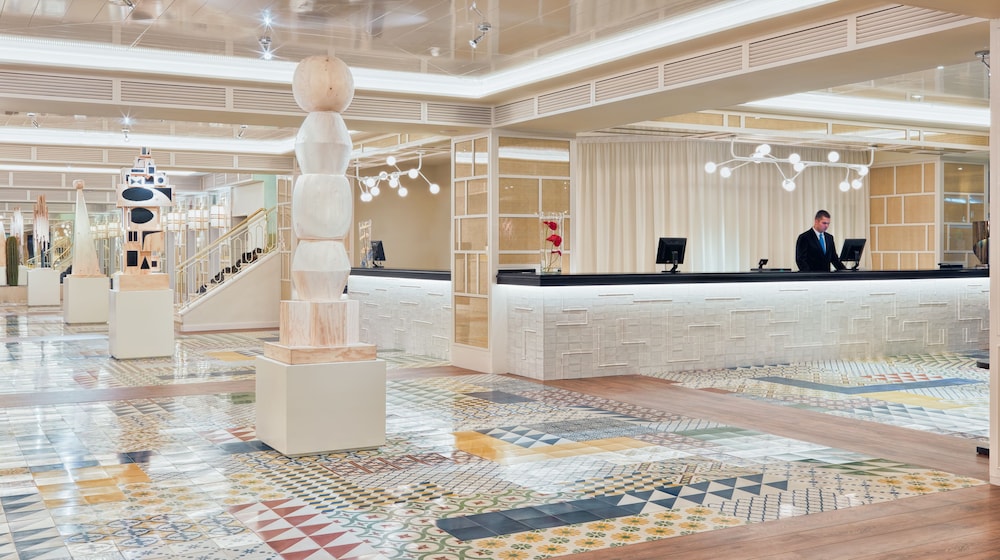 H10 Las Palmeras — Hotel building in Playa de las Americas, Canary Islands