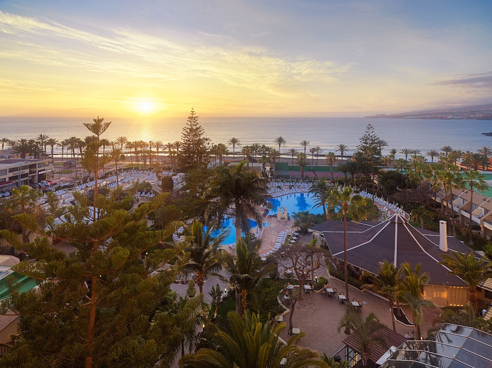 H10 Las Palmeras — Swimming pool in Playa de las Americas, Canary Islands