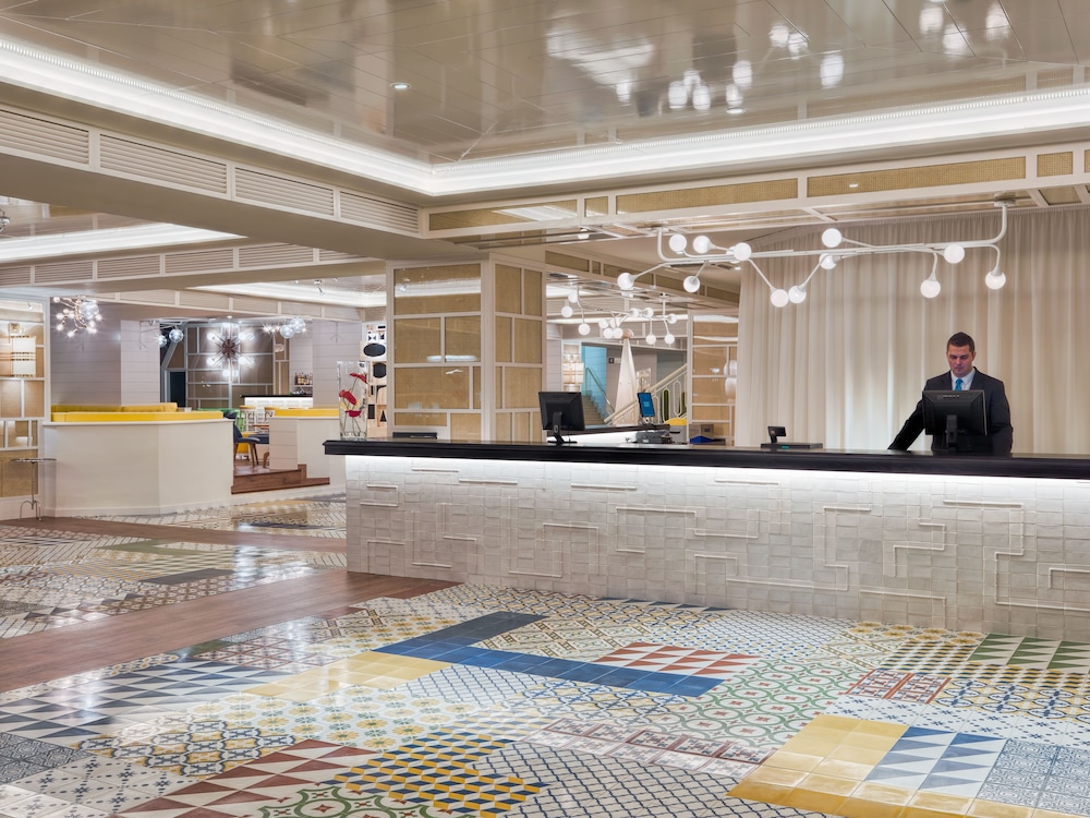 H10 Las Palmeras — Hotel building in Playa de las Americas, Canary Islands