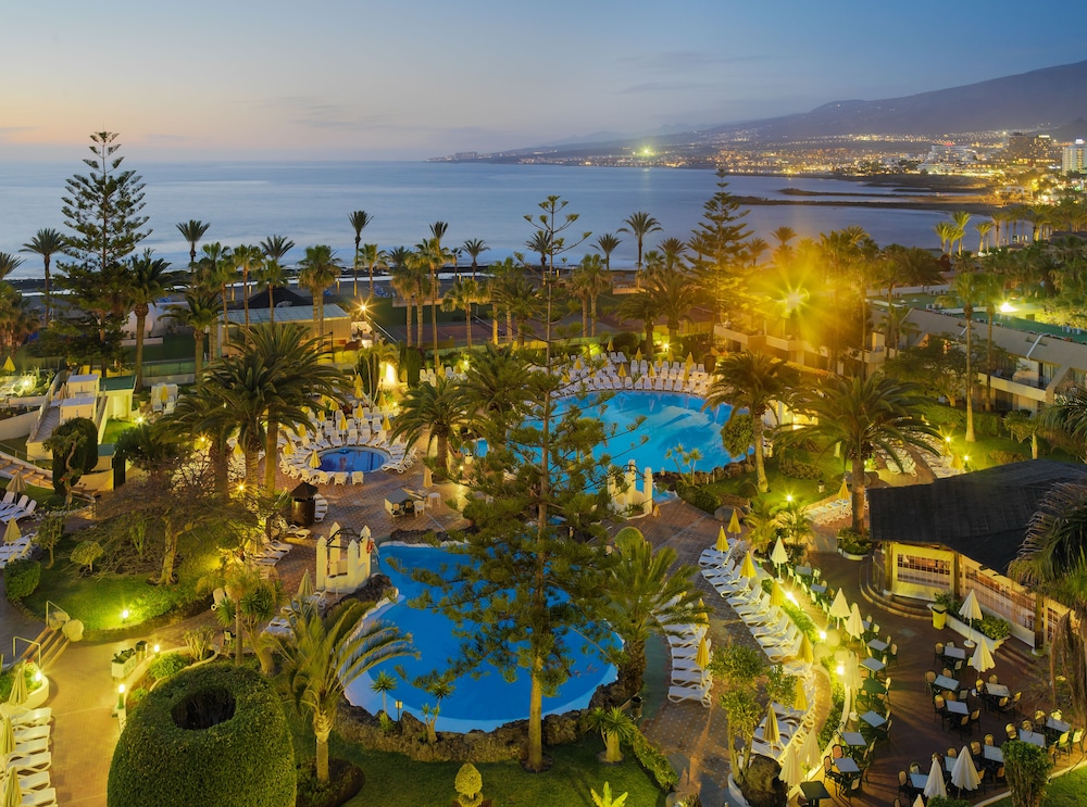 H10 Las Palmeras — Swimming pool in Playa de las Americas, Canary Islands