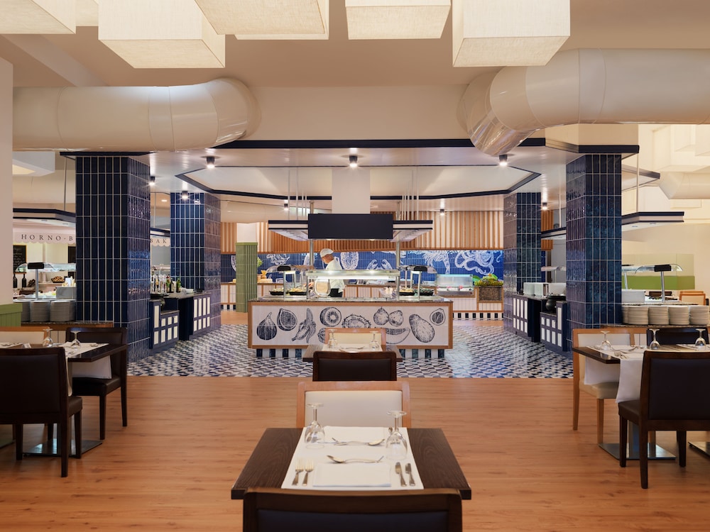 H10 Las Palmeras — Restaurant & bars in Playa de las Americas, Canary Islands