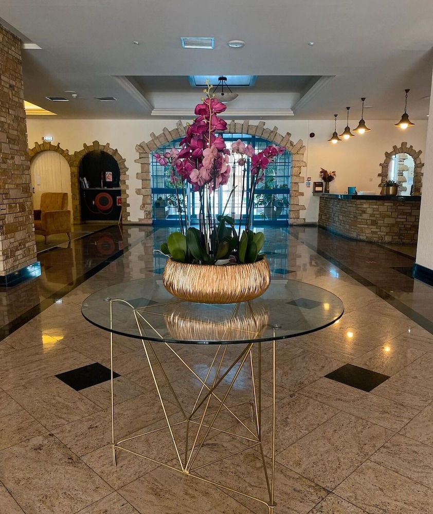 Navarria Hotel — Hotel building in Limassol, Limassol Region