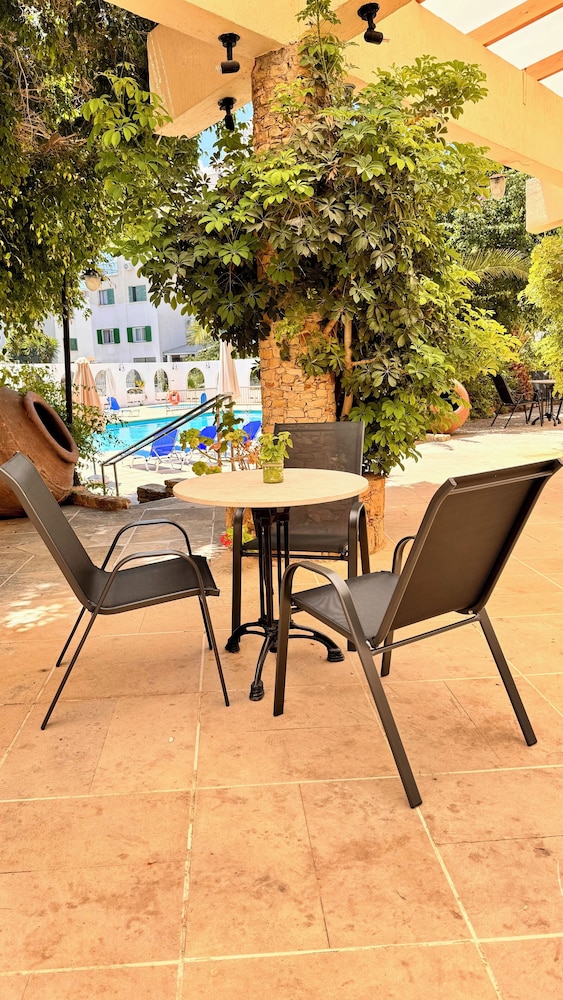 Navarria Hotel — Swimming pool in Limassol, Limassol Region