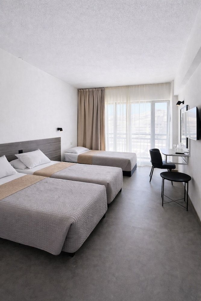 Navarria Hotel — Hotel rooms in Limassol, Limassol Region