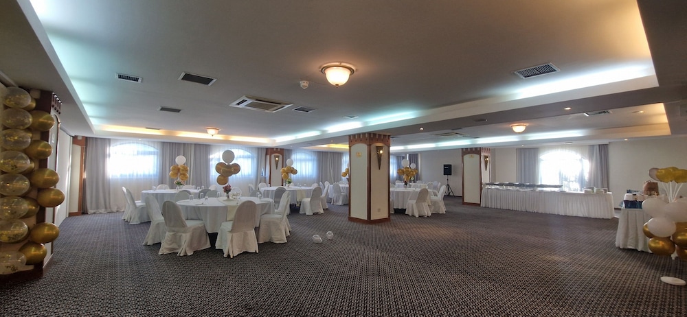 Navarria Hotel — Hotel building in Limassol, Limassol Region