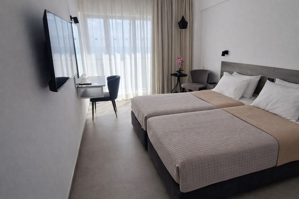Navarria Hotel — Hotel rooms in Limassol, Limassol Region