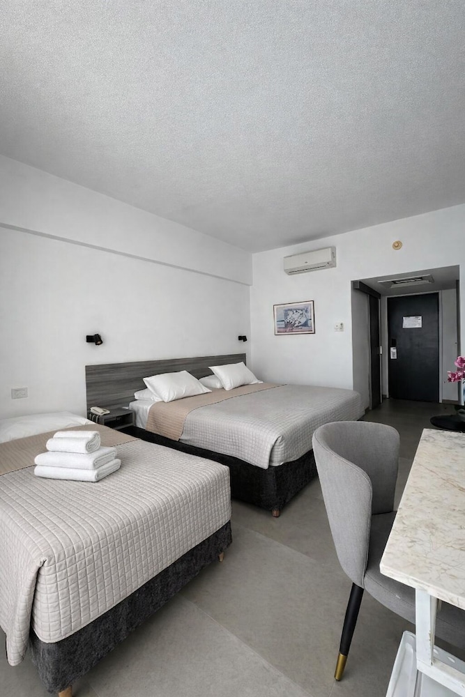 Navarria Hotel — Hotel rooms in Limassol, Limassol Region