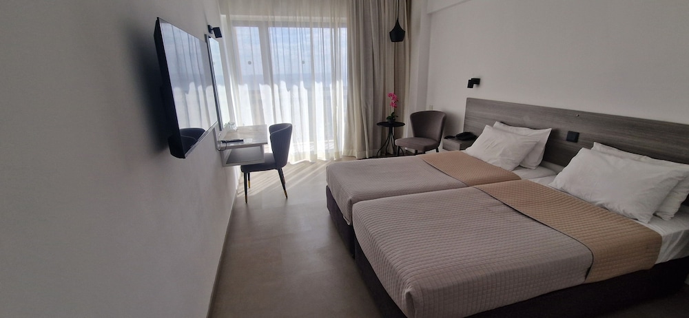 Navarria Hotel — Hotel rooms in Limassol, Limassol Region
