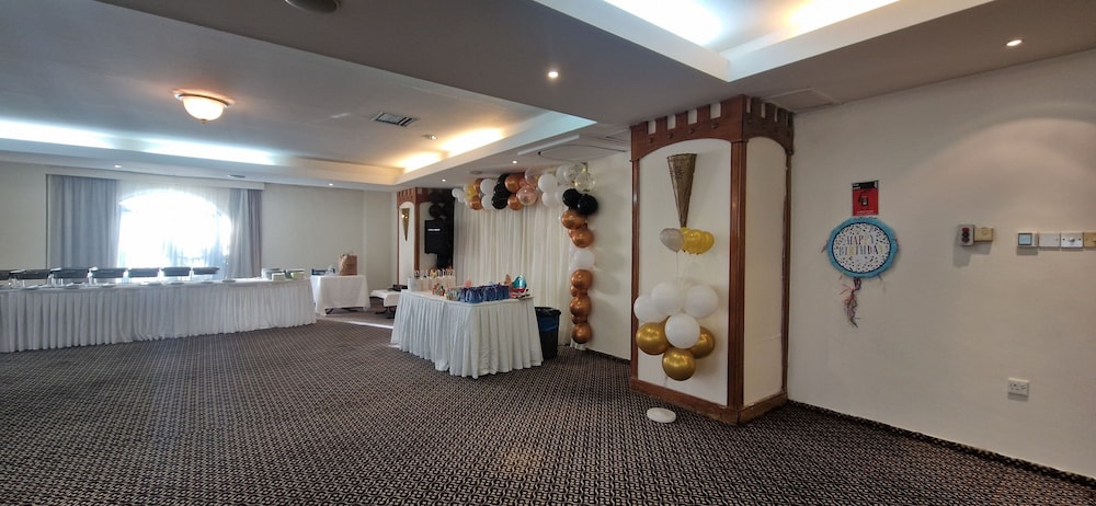 Navarria Hotel — Hotel building in Limassol, Limassol Region
