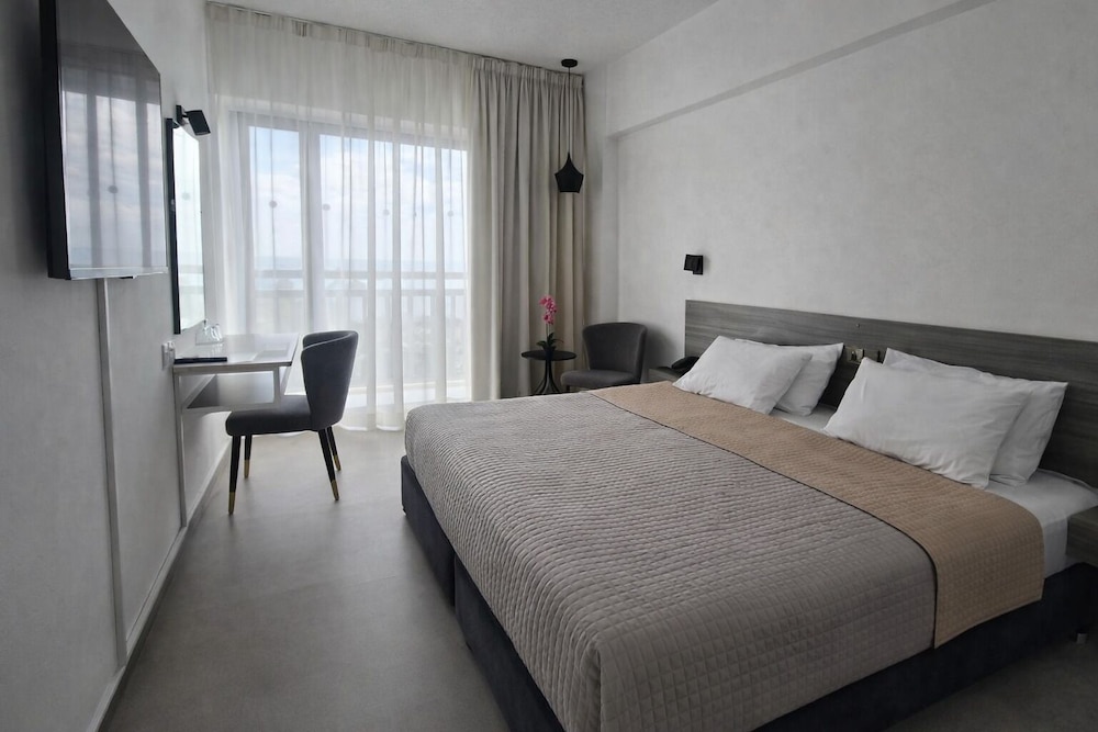 Navarria Hotel — Hotel rooms in Limassol, Limassol Region