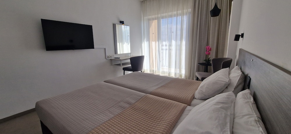 Navarria Hotel — Hotel rooms in Limassol, Limassol Region
